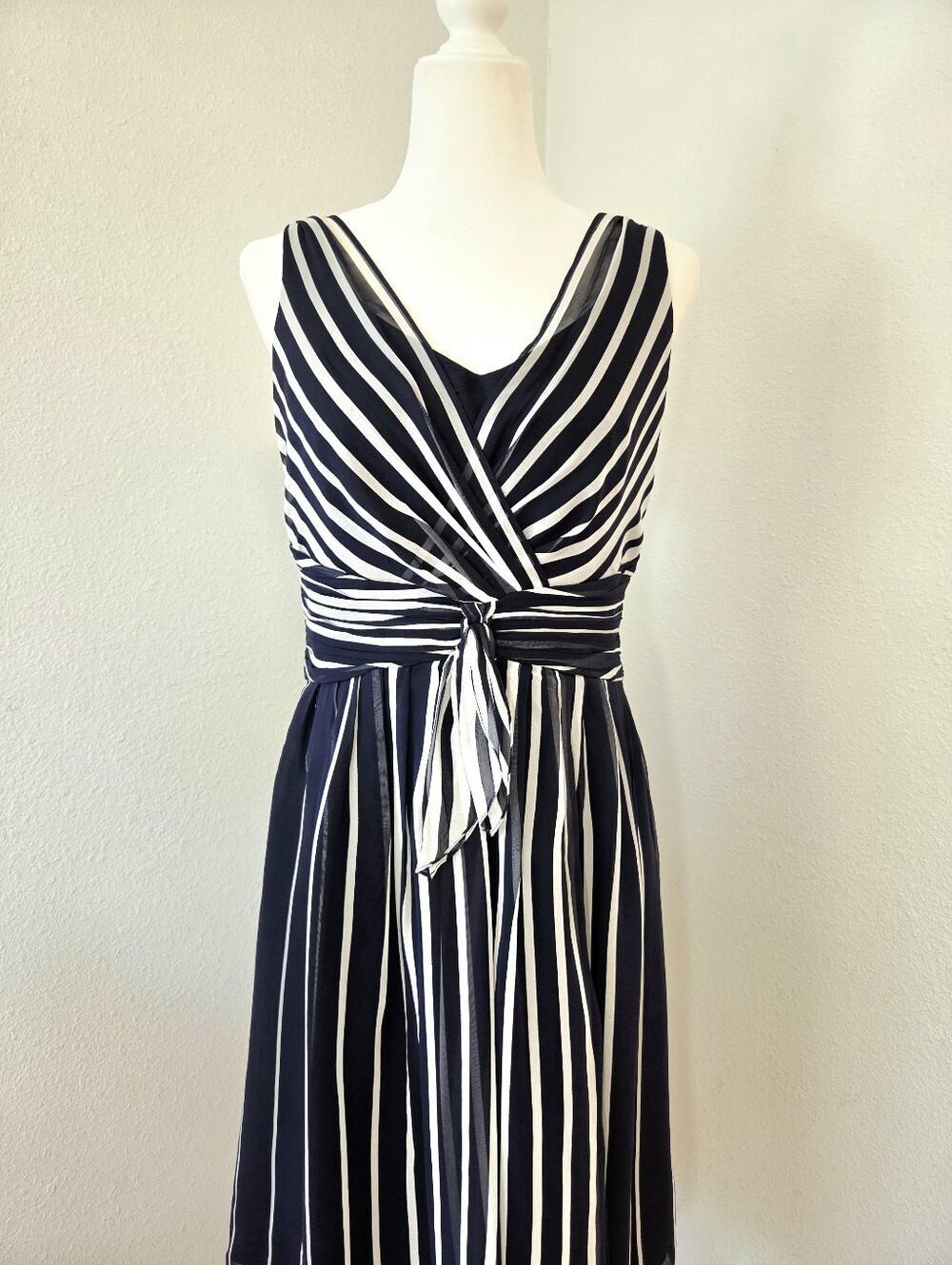 Ann Taylor 100% Silk Navy and White Striped V-Neck Dress Women's 6 NWT - Picture 5 of 16